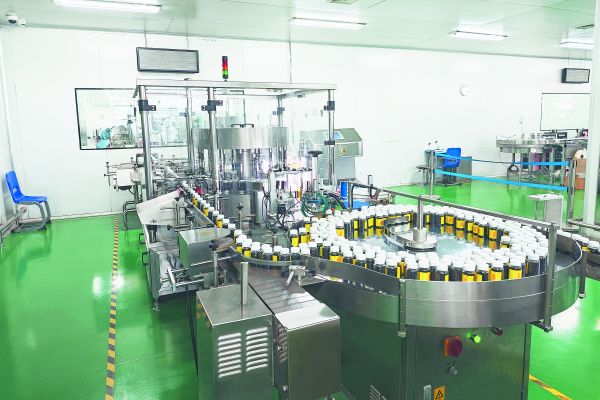 九芝堂智能產(chǎn)線每分鐘下線300瓶六味地黃丸。除資料圖片外均為 湘江早報全媒體記者 尹婷 攝