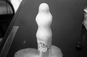 將曼妥思放入芬達。