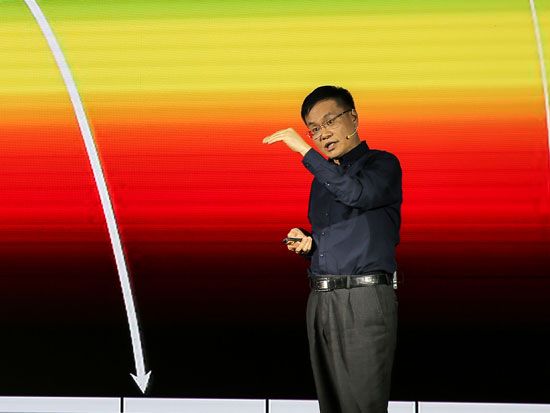 上海交通大學(xué)特聘教授，美國羅格斯大學(xué)冠名講席教授，美國微生物科學(xué)院院士趙立平