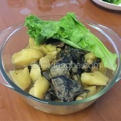 營養(yǎng)烏雞燉土豆的做法[圖]