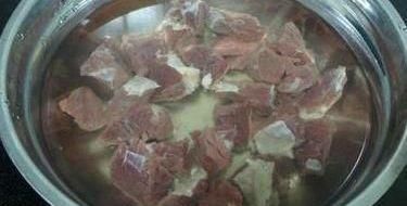 蘿卜燉牛肉不入味？加上這“1步”，蘿卜香軟，牛肉沒腥味