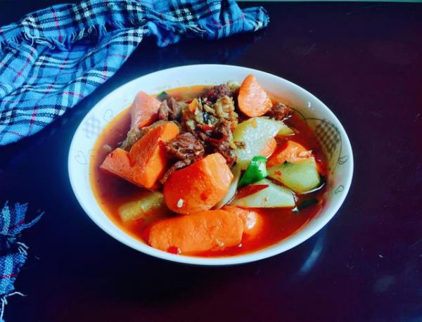 牛肉炖萝卜，怎样才能使牛肉鲜香软烂，教你一招，美味自成