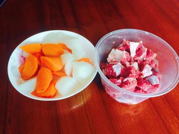 牛肉炖萝卜，怎样才能使牛肉鲜香软烂，教你一招，美味自成