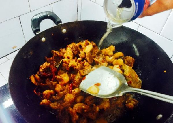 牛肉炖萝卜，怎样才能使牛肉鲜香软烂，教你一招，美味自成