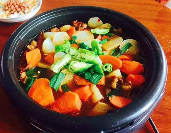 牛肉炖萝卜，怎样才能使牛肉鲜香软烂，教你一招，美味自成