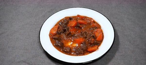 如何燉出營養(yǎng)豐富的牛肉湯（以營養(yǎng)燉牛肉的做法，告別油膩口感，輕松健康煮湯）
