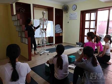 深圳仁善瑜伽館 課程講解
