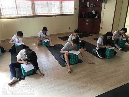 深圳仁善瑜伽館 學(xué)習(xí)現(xiàn)場