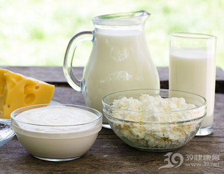 奶制品-牛奶-酸奶-奶油-黃油-乳酪_10551980_xxl