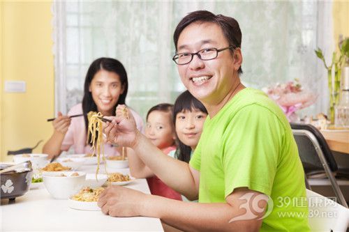 中年 孩子 男 女 面條 吃飯 一家人 餐桌_ 22236302_xxl