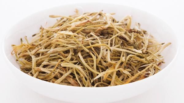 魚腥草和金銀花泡水喝的功效 魚腥草和金銀花哪個(gè)消炎效果好