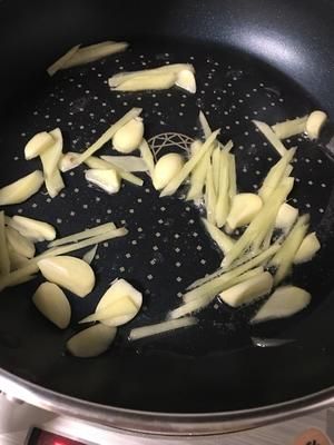 卷心菜炒肉絲的做法 步驟2