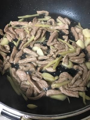 卷心菜炒肉絲的做法 步驟4