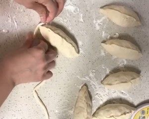 俄羅斯卷心菜烤包子/油煎包:小餡餅 Russian Piroski w/ Cabbage & Pork 跟著食物游俄羅斯??的做法步驟 第6步