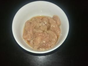 紅薯粉絲包心菜炒肉的做法 步驟1