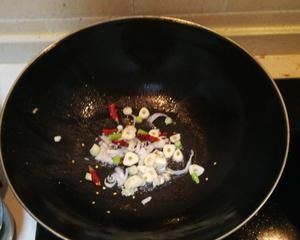 白菜炒肉的做法 步驟5