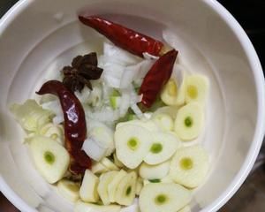 白菜炒肉的做法 步驟2