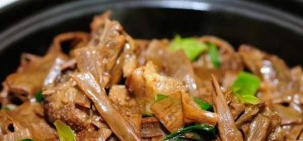 一道美味的家常菜——筍干燒雞（健康美味）