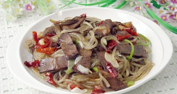 美食推薦：驢肉炒粉，雙椒燒茄子，麻辣吮指蝦，黑木耳炒冬筍