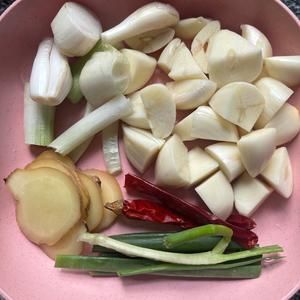 蒜子燜鱔段，蒜子燒黃鱔，下酒非常棒的做法 步驟3