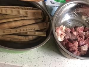 筍子紅燒牛肉的做法 步驟1