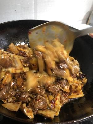 筍子紅燒牛肉的做法 步驟4
