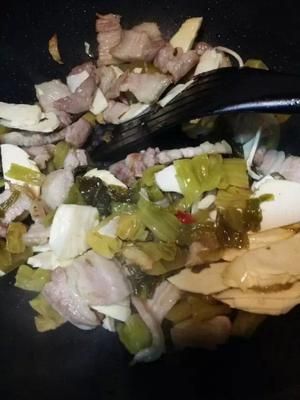 酸菜五花肉冬筍燉凍豆腐的做法 步驟3