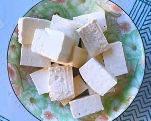 超鮮的臘肉燉豆腐的做法 步驟2