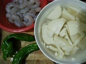 冬筍炒蝦仁的做法步驟 第1步