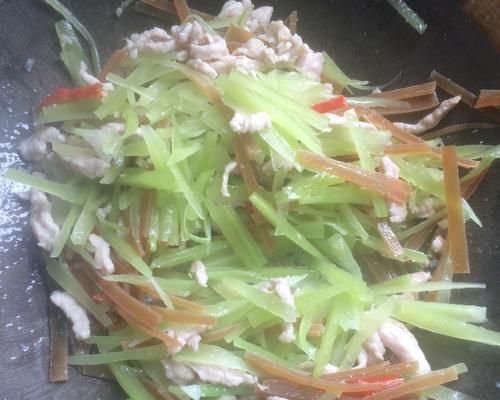 美味健康，莴笋炒豆干的做法（清爽可口的素菜佳肴）