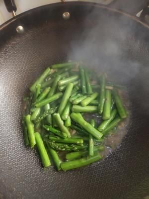 鮮嫩蒜蓉蘆筍的做法 步驟4