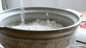 黯然銷(xiāo)魂【冬筍臘味煲仔飯】的做法 步驟3