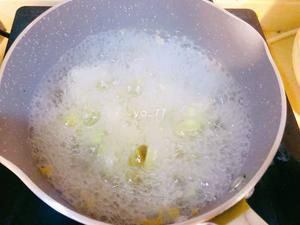 電飯煲版??超好吃春筍臘腸燜飯的做法 步驟2