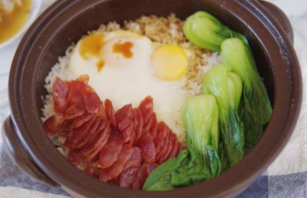 做煲仔飯時(shí)，記住這幾個(gè)要點(diǎn)，鍋巴又香又脆，比飯店做的還好吃