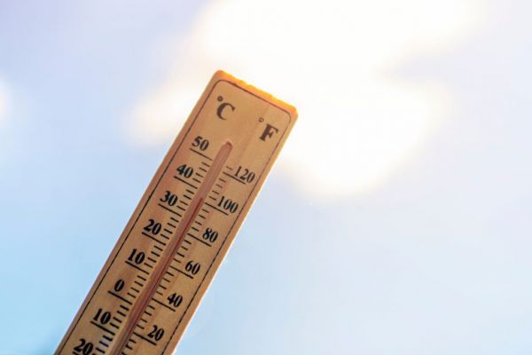 高溫?zé)岑熓峭高^提升人體核心體溫來破壞及消滅癌細(xì)胞。