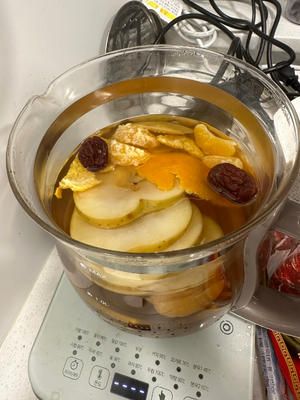 冬天喝的 生姜蘋果 減肥茶的做法 步驟3