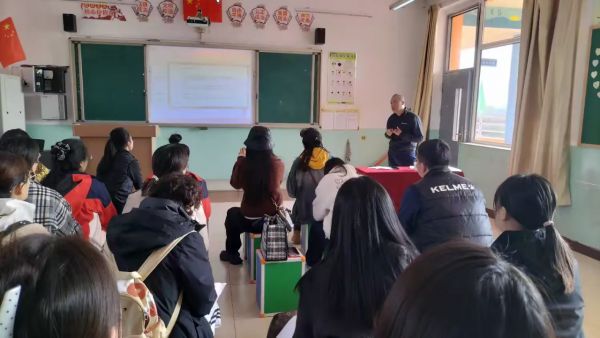 快乐投掷，健康成长——回民区小学青年体育教师培训与幼小衔接教学成果展示 回民区教育相关图片