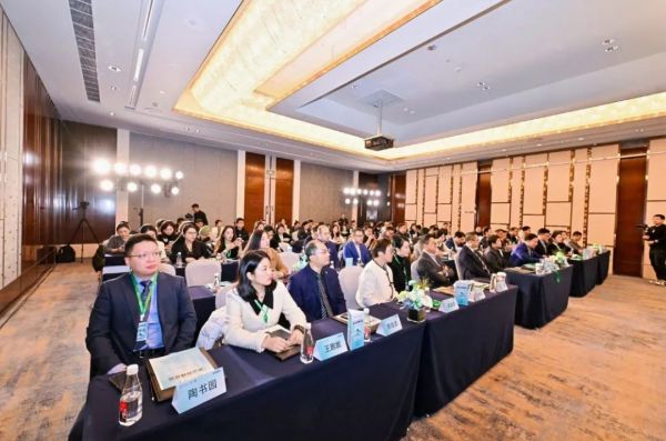 濟(jì)南藝星整形美容醫(yī)院作為省公衛(wèi)學(xué)會(huì)整形美容培訓(xùn)基地獨(dú)家承辦第七屆泰山高峰論壇