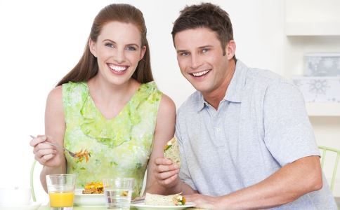 西红柿可以美白吗 西红柿做面膜怎么做 吃西红柿注意什么