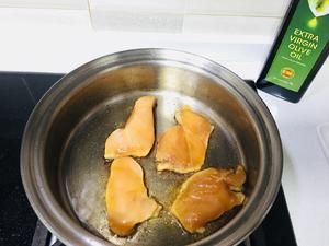 【塑形美食】蜜制鸡胸肉的做法 步骤3