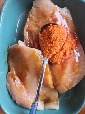 低脂减肥餐——蜜汁鸡胸肉的做法 步骤2