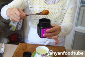 蜂蜜柠檬热饮-感冒小偏方 Hot Lemon & Honey for a Cold的做法 步骤5