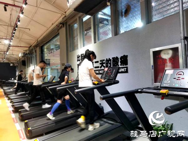 冬季运动不降温 市民健身热情高