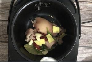 韓式菜包肉(不會(huì)出錯(cuò)的燉肉?自制醬料)的做法 步驟2