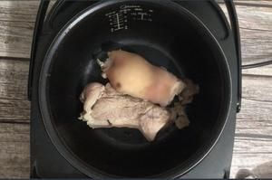 韓式菜包肉(不會(huì)出錯(cuò)的燉肉?自制醬料)的做法 步驟1