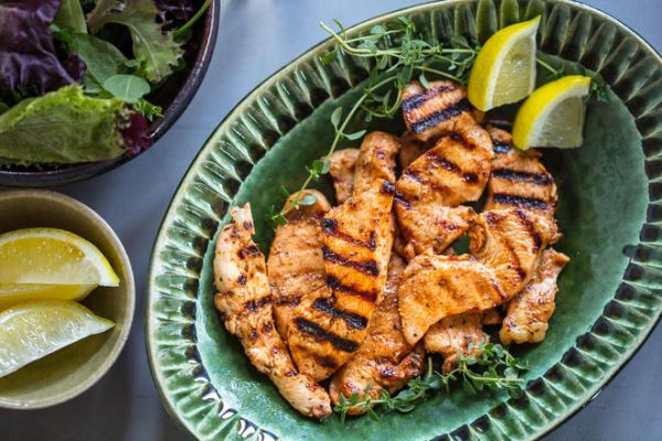 【健康三餐】多汁煎鸡柳的做法