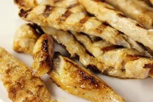 【健康三餐】多汁煎鸡柳的做法 步骤4