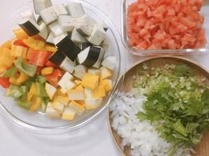 健康控油版:蕃茄醬拌茄子和什錦蔬菜(Caponata)的做法 步驟1