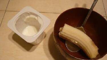 香蕉酸奶面膜制作步驟(1)