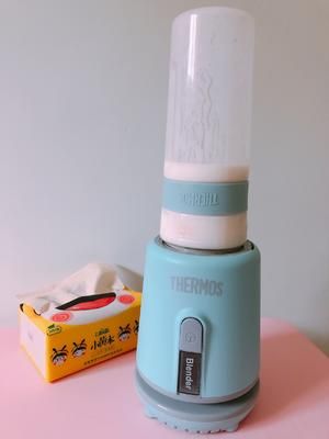 香蕉奶昔，料理机食谱（孕妇和宝宝健康甜品）的做法 步骤3